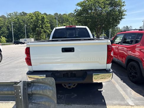 Used 2016 Toyota Tundra SR5 w/ SR5 Upgrade Package RWD image 8