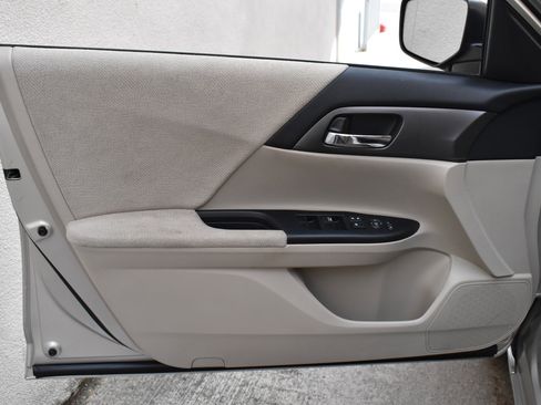 Used 2013 Honda Accord LX image 19