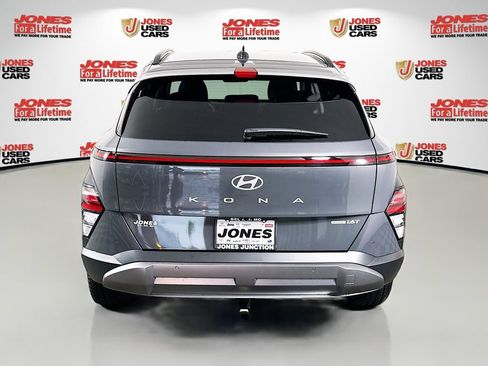 Certified 2025 Hyundai Kona Limited AWD/4WD image 18
