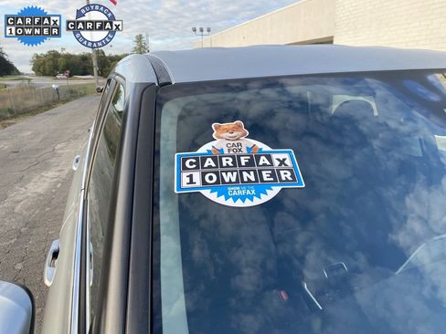 Used 2024 Toyota Highlander LE image 10