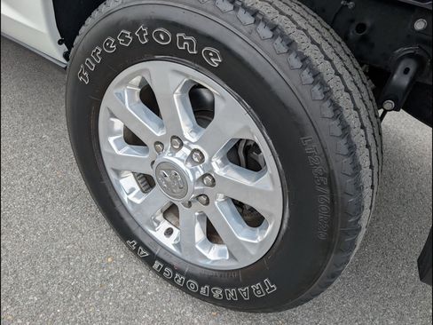 Used 2024 RAM 2500 Laramie w/ Sport Appearance Package image 21