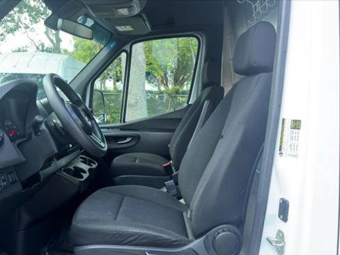 Used 2023 Mercedes-Benz Sprinter 2500 image 12