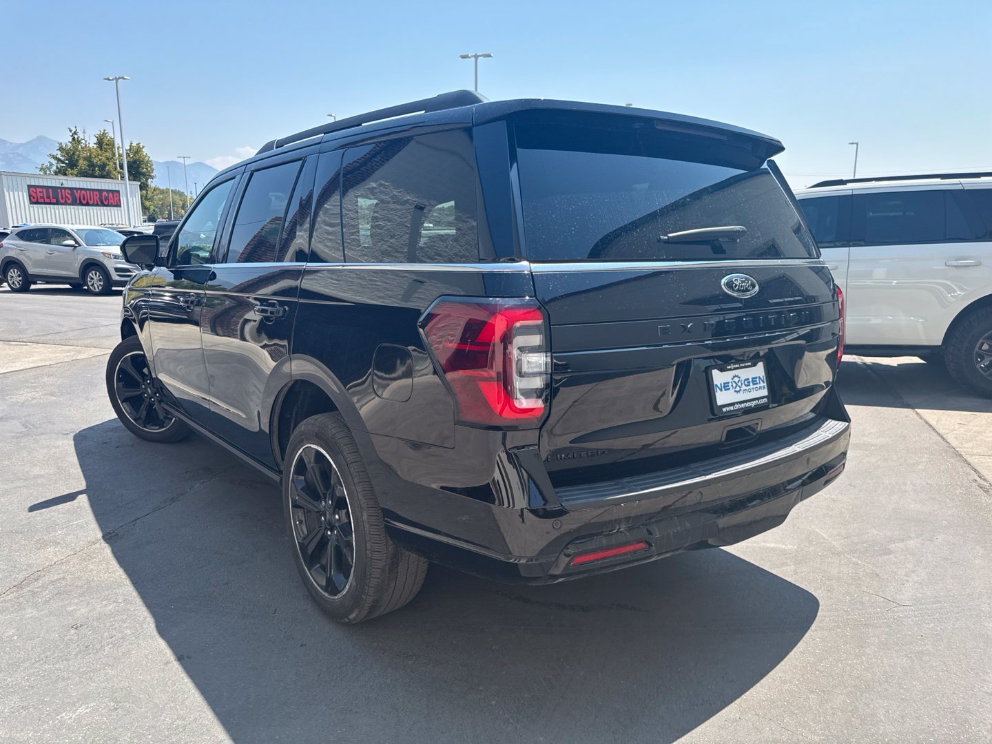 Used 2024 Ford Expedition Limited AWD/4WD image 6
