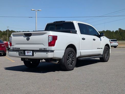 Used 2018 Nissan Titan SV w/ SV Convenience Package image 5
