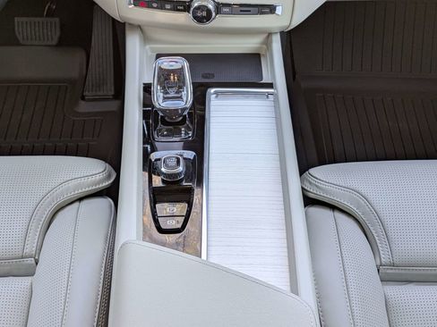 New 2026 Volvo XC60 T8 Ultra w/ Protection Package Premier AWD/4WD image 19