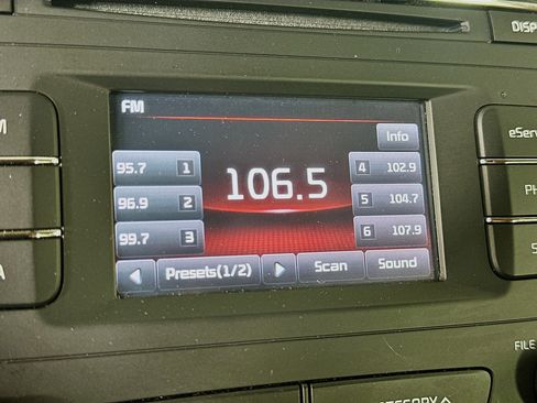 Used 2016 Kia Sedona LX w/ LX Convenience Package FWD image 21