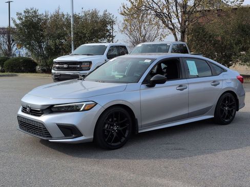 Used 2023 Honda Civic Sport image 4