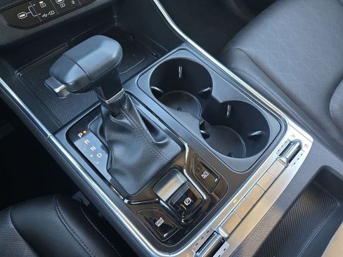 Certified 2025 Kia Carnival SX w/ SX Dark Edition Package image 31