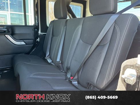 Used 2017 Jeep Wrangler Unlimited Sahara w/ Connectivity Group image 11