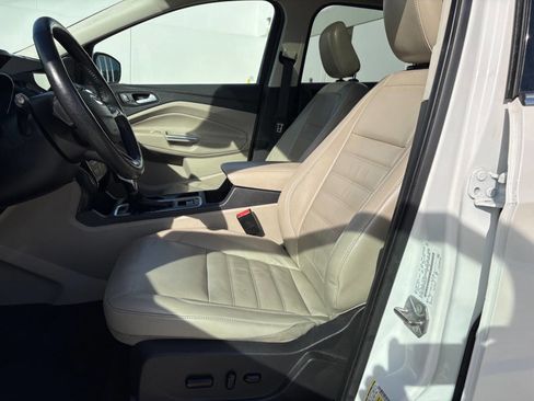 Used 2019 Ford Escape Titanium image 12