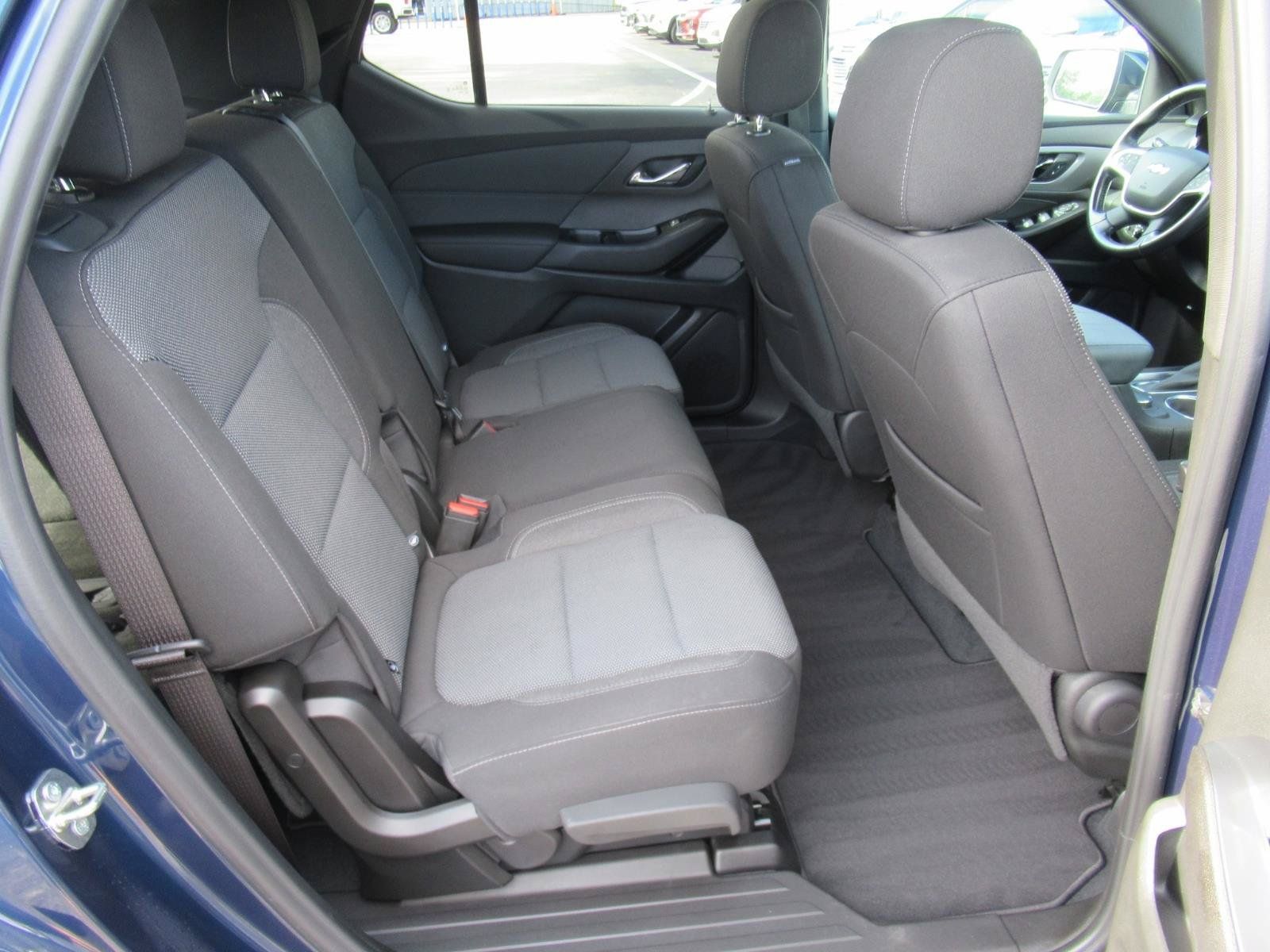 Used 2022 Chevrolet Traverse LT FWD image 32