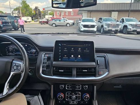 Used 2022 Chevrolet Tahoe Z71 w/ Luxury Package AWD/4WD image 19