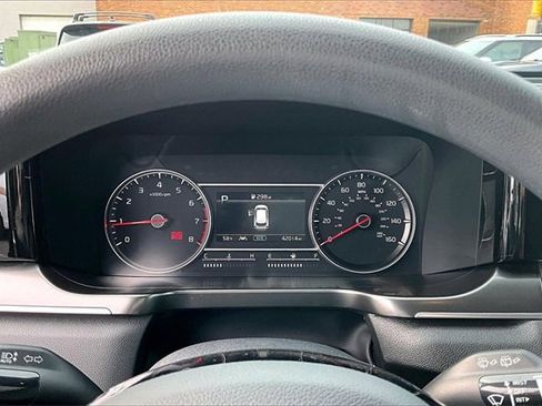 Used 2023 Kia Sorento LX image 18