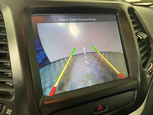 Used 2017 Jeep Cherokee Trailhawk w/ Comfort/Convenience Group image 9