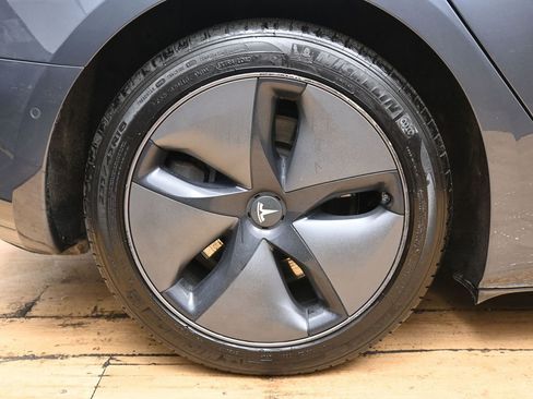 Used 2018 Tesla Model 3 Mid Range image 8