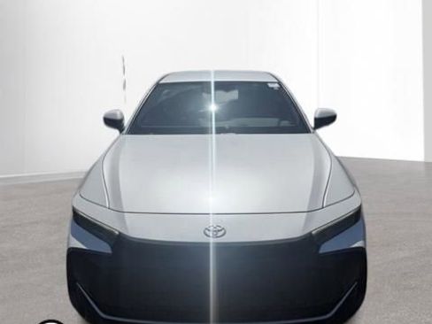 Used 2023 Toyota Crown XLE image 3