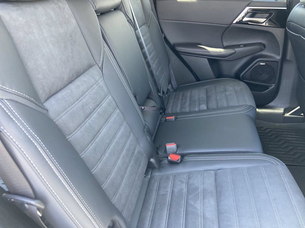 New 2026 Mitsubishi Outlander AWD image 24