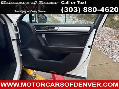 Used 2015 Volkswagen Touareg Sport image 20