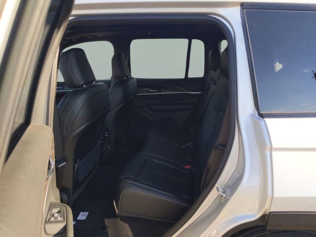 New 2025 Jeep Grand Cherokee Limited w/ Black Appearance Package RWD image 16