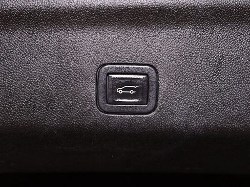 Used 2023 Chevrolet Tahoe Z71 w/ Luxury Package AWD/4WD image 47