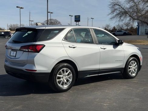 Used 2022 Chevrolet Equinox LS AWD/4WD image 7
