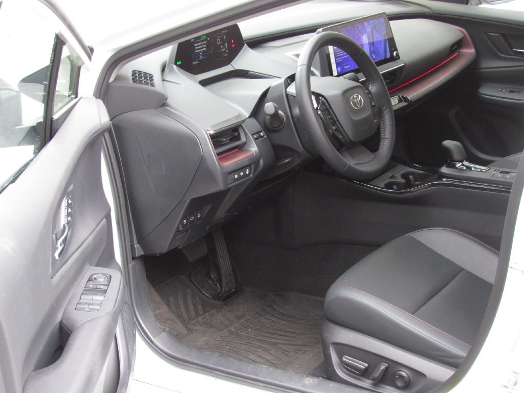 Certified 2026 Toyota Prius Plug-In Hybrid FWD image 10