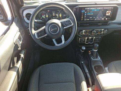 Used 2025 Jeep Wrangler Unlimited Sahara w/ Safety Group AWD/4WD image 11