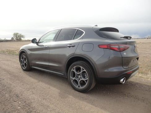 Used 2018 Alfa Romeo Stelvio AWD image 2