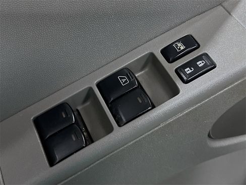 Used 2018 Nissan Frontier SV image 17