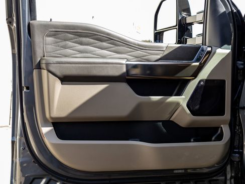 Used 2026 Ford F450 Platinum w/ Platinum Plus Package image 36