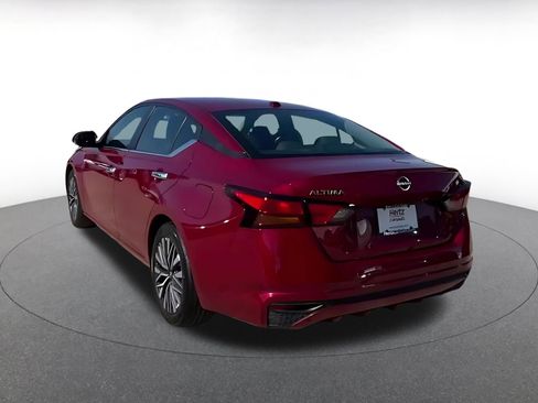 Used 2025 Nissan Altima 2.5 SV image 10