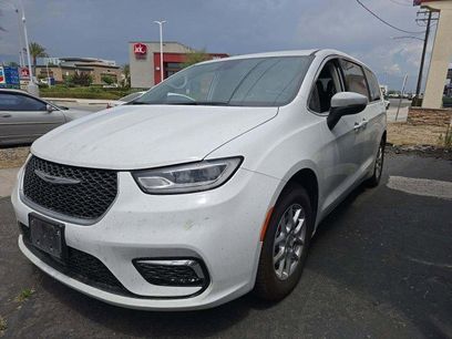 Used 2023 Chrysler Pacifica Touring-L
