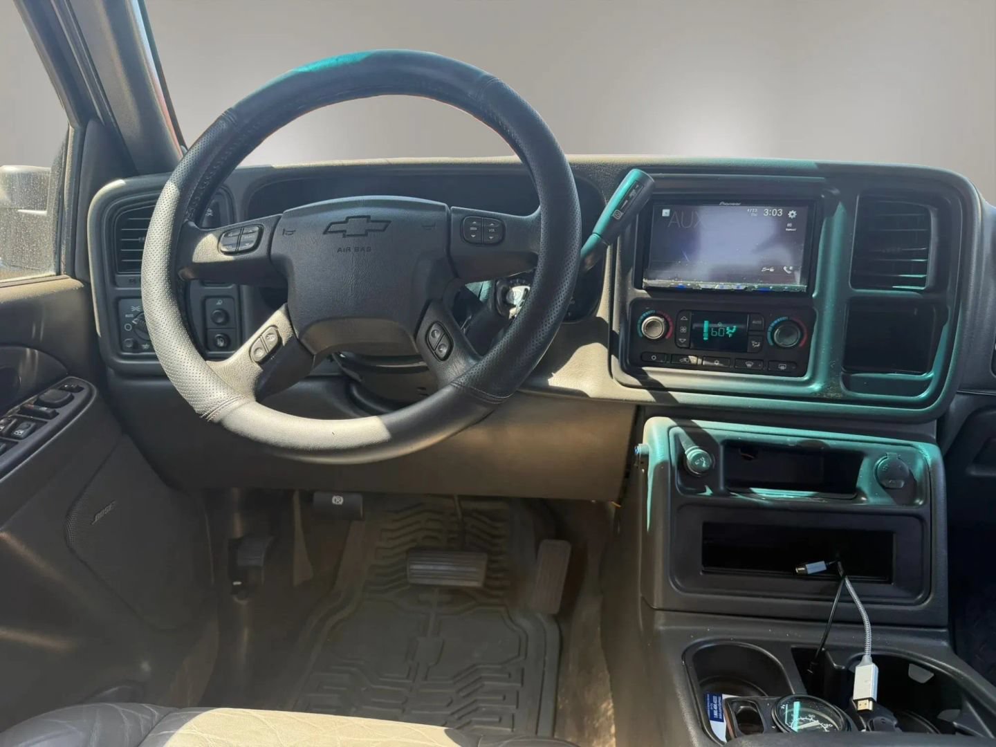 Used 2005 Chevrolet Silverado 2500 LT w/ Heavy-Duty Power Package AWD/4WD image 21