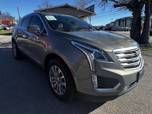 Used 2017 Cadillac XT5 Luxury w/ Driver Awareness Package image 9