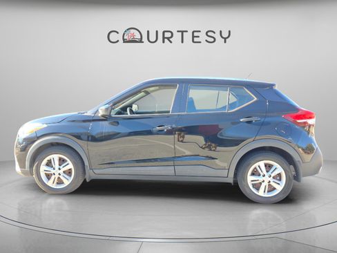 Used 2018 Nissan Kicks S image 5