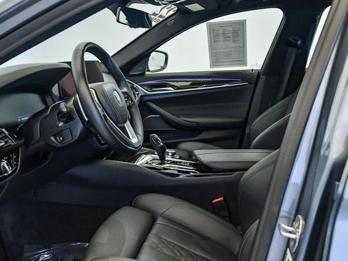 Certified 2022 BMW 530e w/ Premium Package image 19