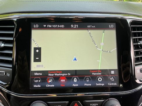 Used 2019 Jeep Grand Cherokee Overland AWD/4WD image 18