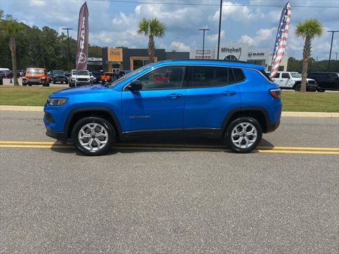 Certified 2025 Jeep Compass Latitude image 5