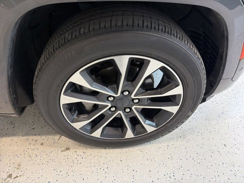 Used 2022 Jeep Grand Cherokee Overland image 11