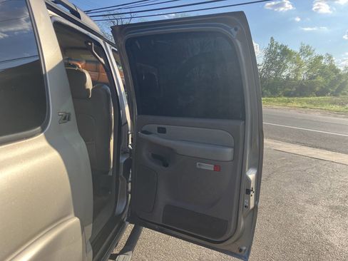 Used 2003 Chevrolet Suburban Z71 image 19