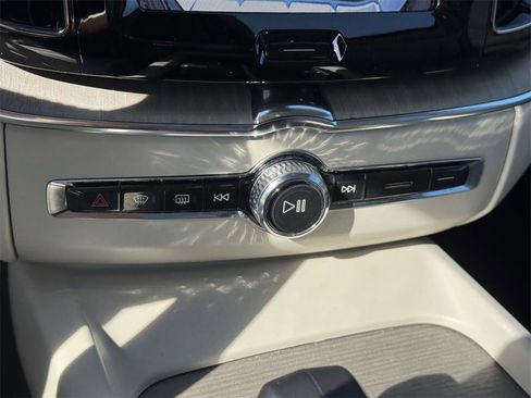 Certified 2023 Volvo XC60 B5 Plus w/ Climate Package image 27
