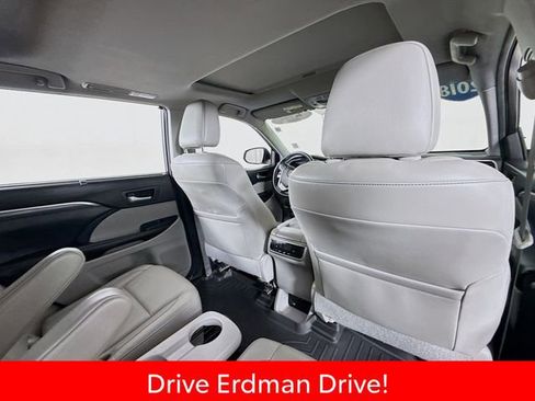 Certified 2018 Toyota Highlander Limited FWD image 29