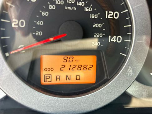 Used 2011 Toyota RAV4 Limited AWD/4WD image 18