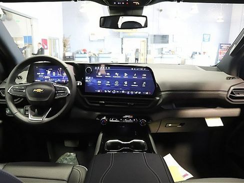 New 2025 Chevrolet Silverado EV LT image 10