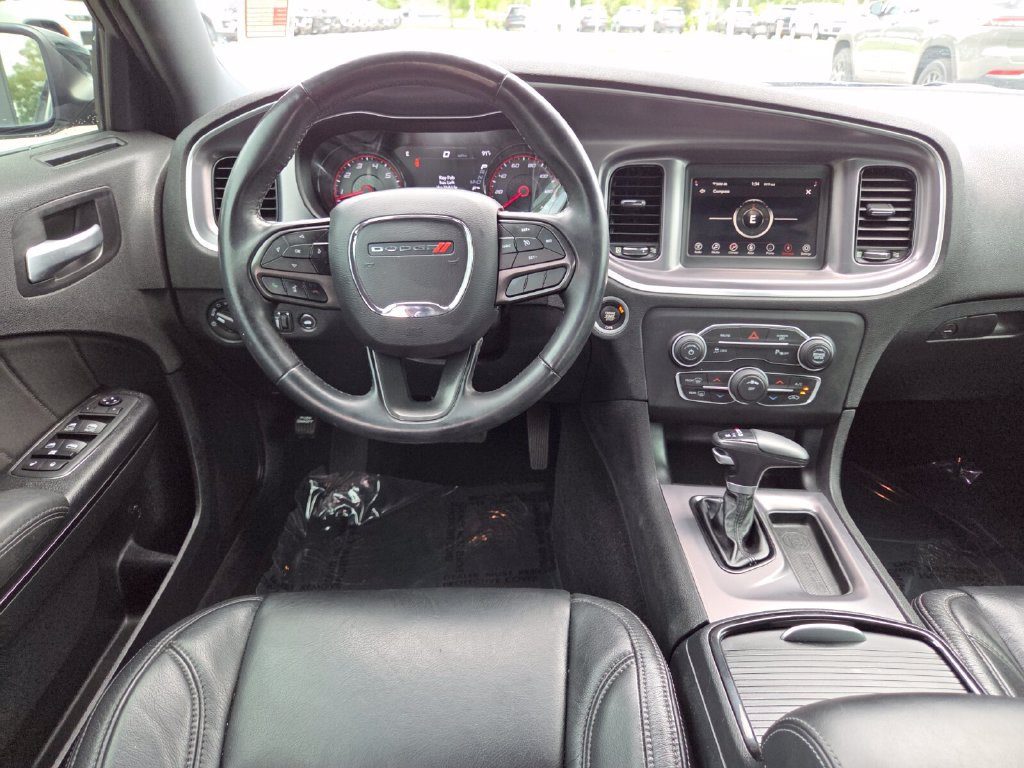 Used 2020 Dodge Charger SXT w/ Blacktop Package RWD image 25