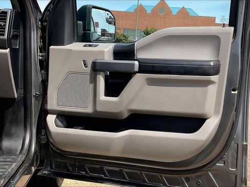 Used 2017 Ford F150 XLT RWD image 25