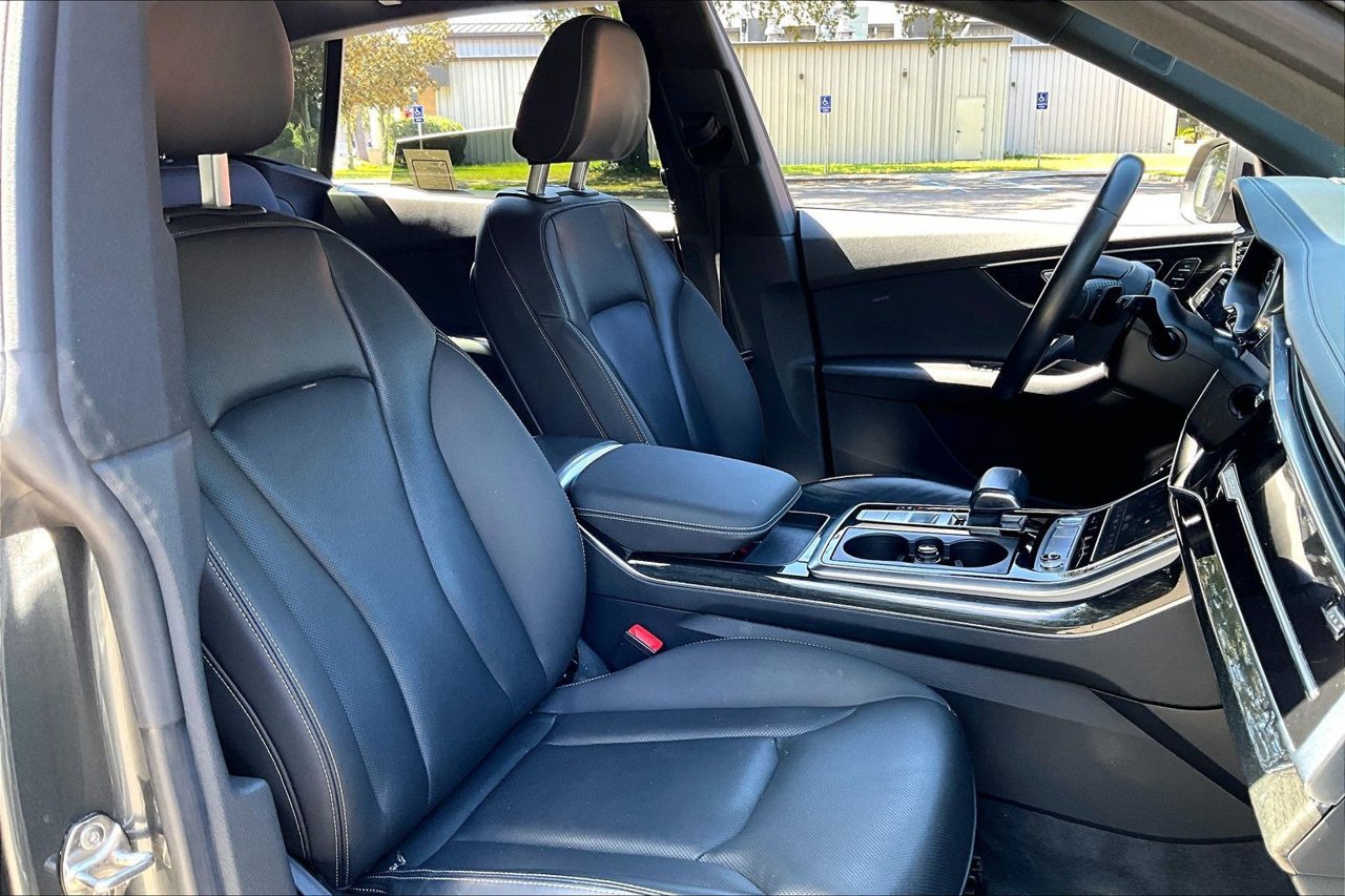 Used 2019 Audi Q8 Prestige w/ Adaptive Chassis Package AWD/4WD image 28