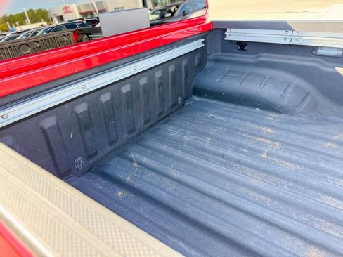 Used 2024 Nissan Frontier SV w/ SV Convenience Package image 8