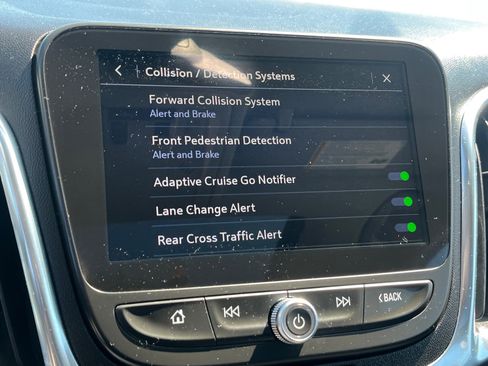 Used 2023 Chevrolet Equinox LT AWD/4WD image 13