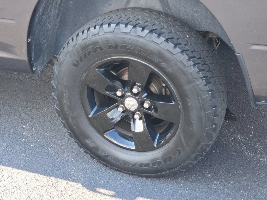 Certified 2018 RAM 1500 Express AWD/4WD image 17